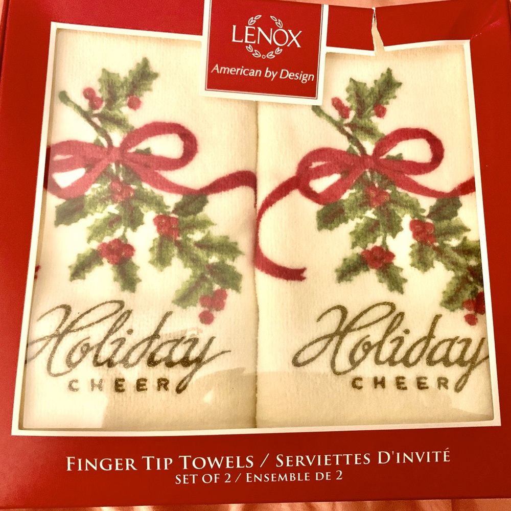 Lenox Christmas Finger Tip Towels Red